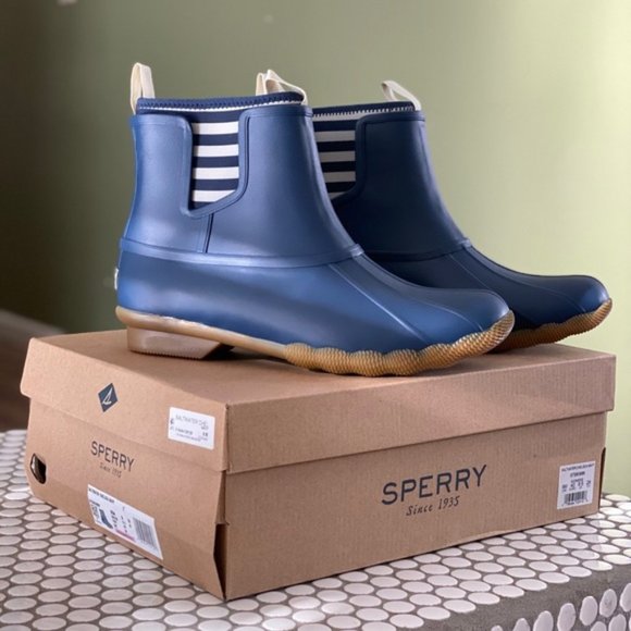 Sperry Shoes - NEW Sperry Women's Saltwater Chelsea Duck boots